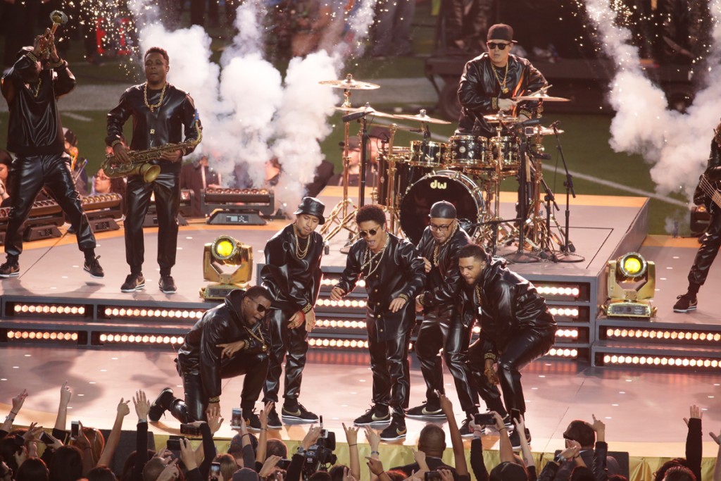 Pepsi Halftime Show Features Coldplay, Beyoncé, & Bruno Mars Levi's